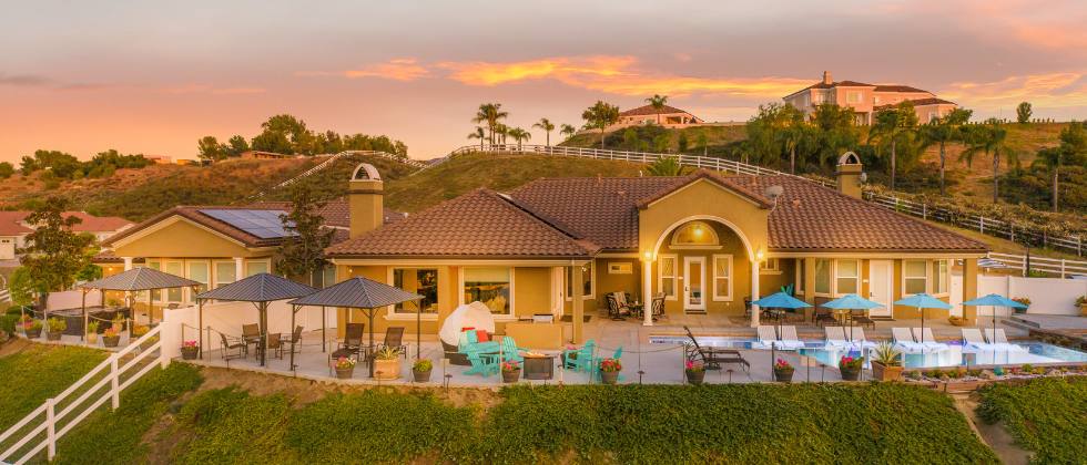 Exterior of Temecula Inns