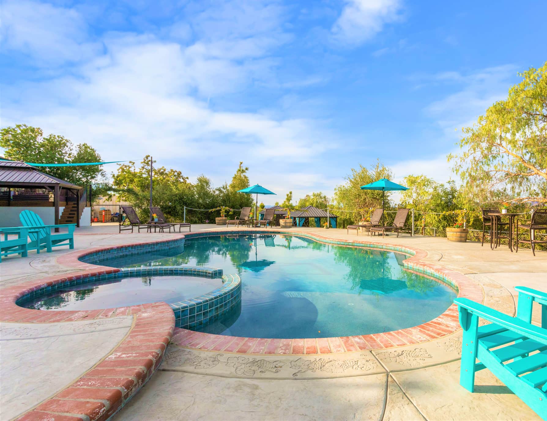 Villa Inn pool