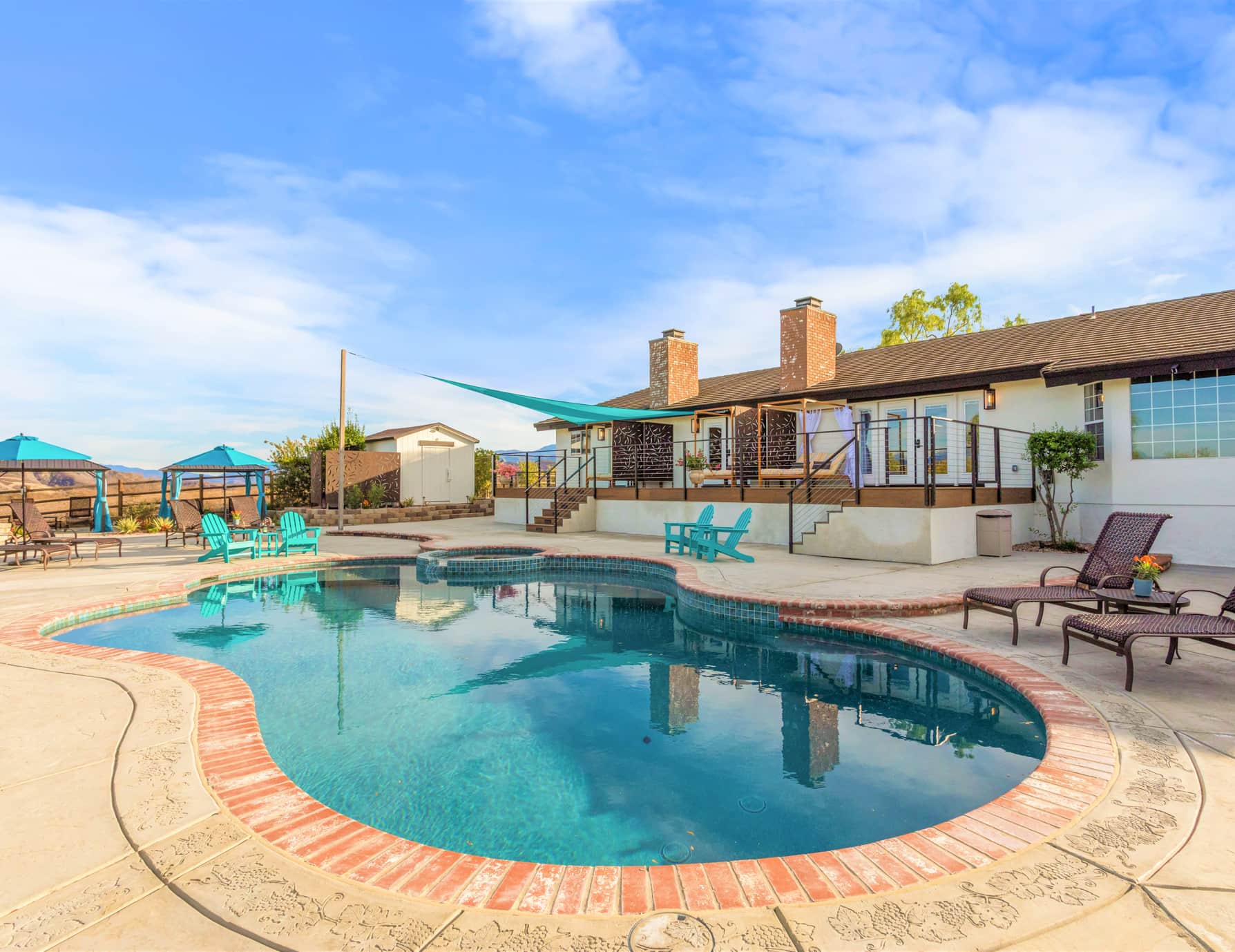 Villa Inn pool